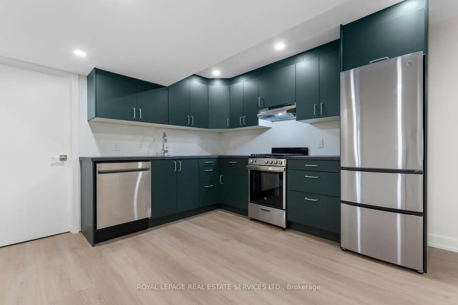 Photo 6 of Unit Lower, 1129 Mount Pleasant Road, Toronto, Mount Pleasant East — HOMEH