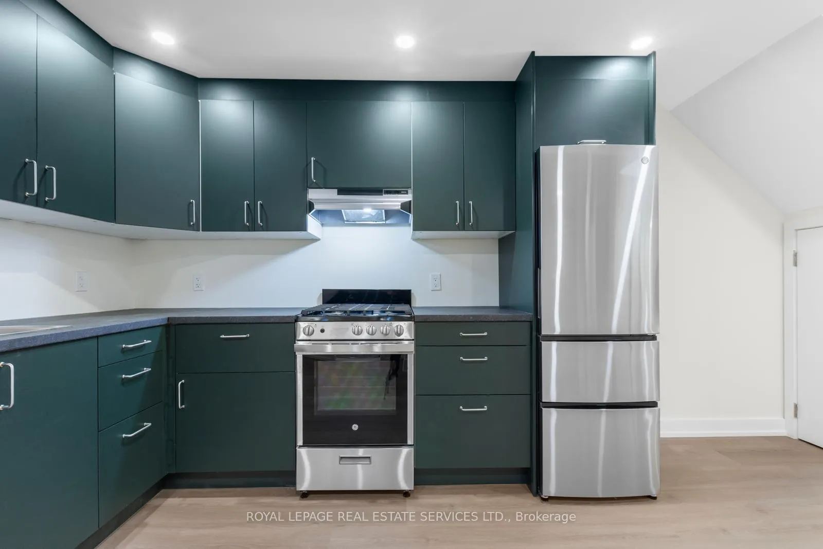 Photo 7 of Unit Lower, 1129 Mount Pleasant Road, Toronto, Mount Pleasant East — HOMEH
