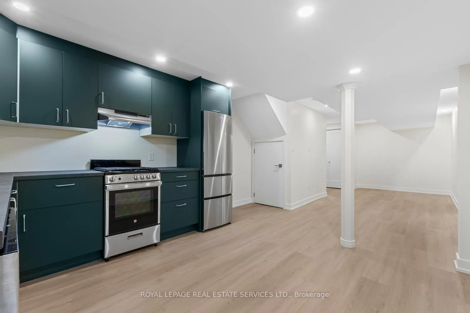 Photo 8 of Unit Lower, 1129 Mount Pleasant Road, Toronto, Mount Pleasant East — HOMEH