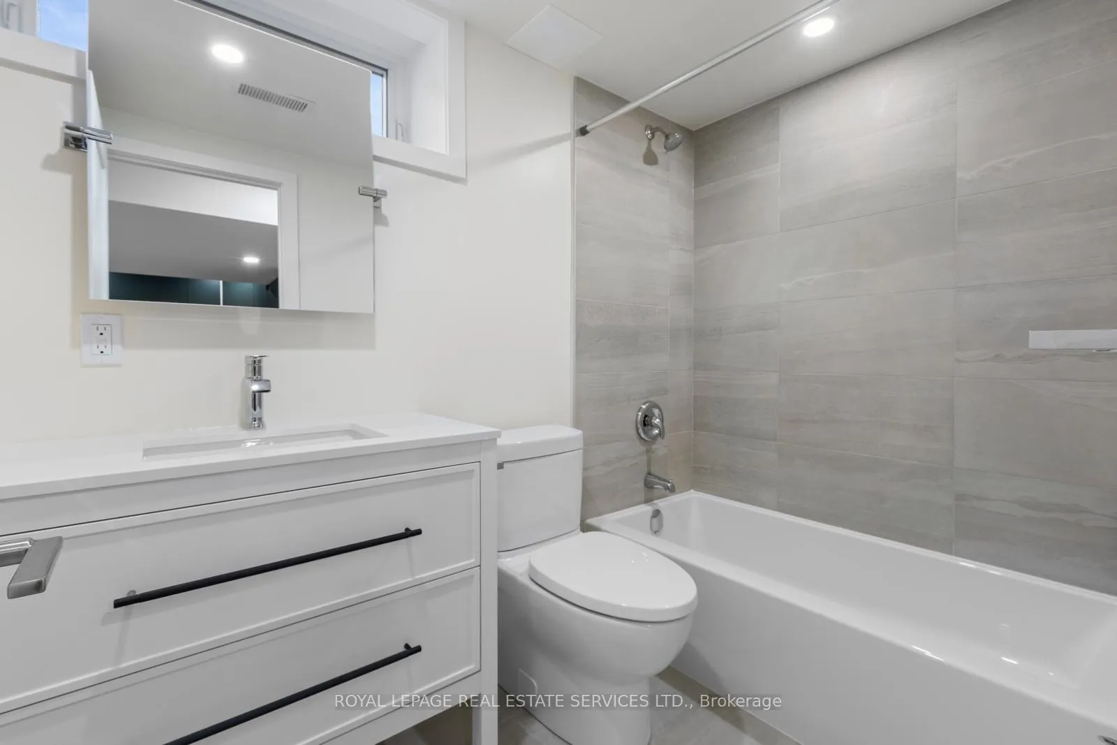 Photo 15 of Unit Lower, 1129 Mount Pleasant Road, Toronto, Mount Pleasant East — HOMEH