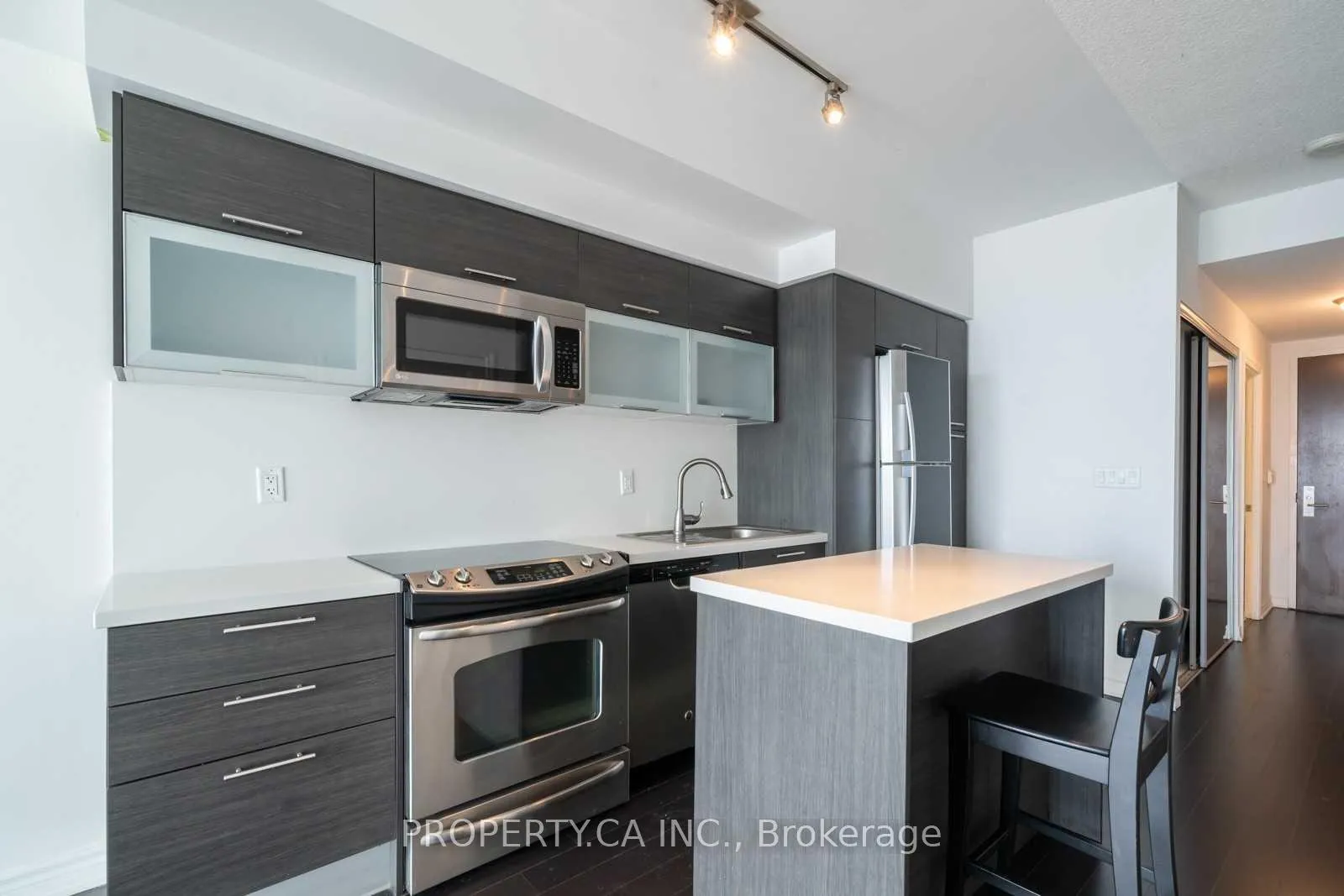 Photo 4 of Unit 4403, 386 Yonge Street, Toronto, Bay Street Corridor — HOMEH