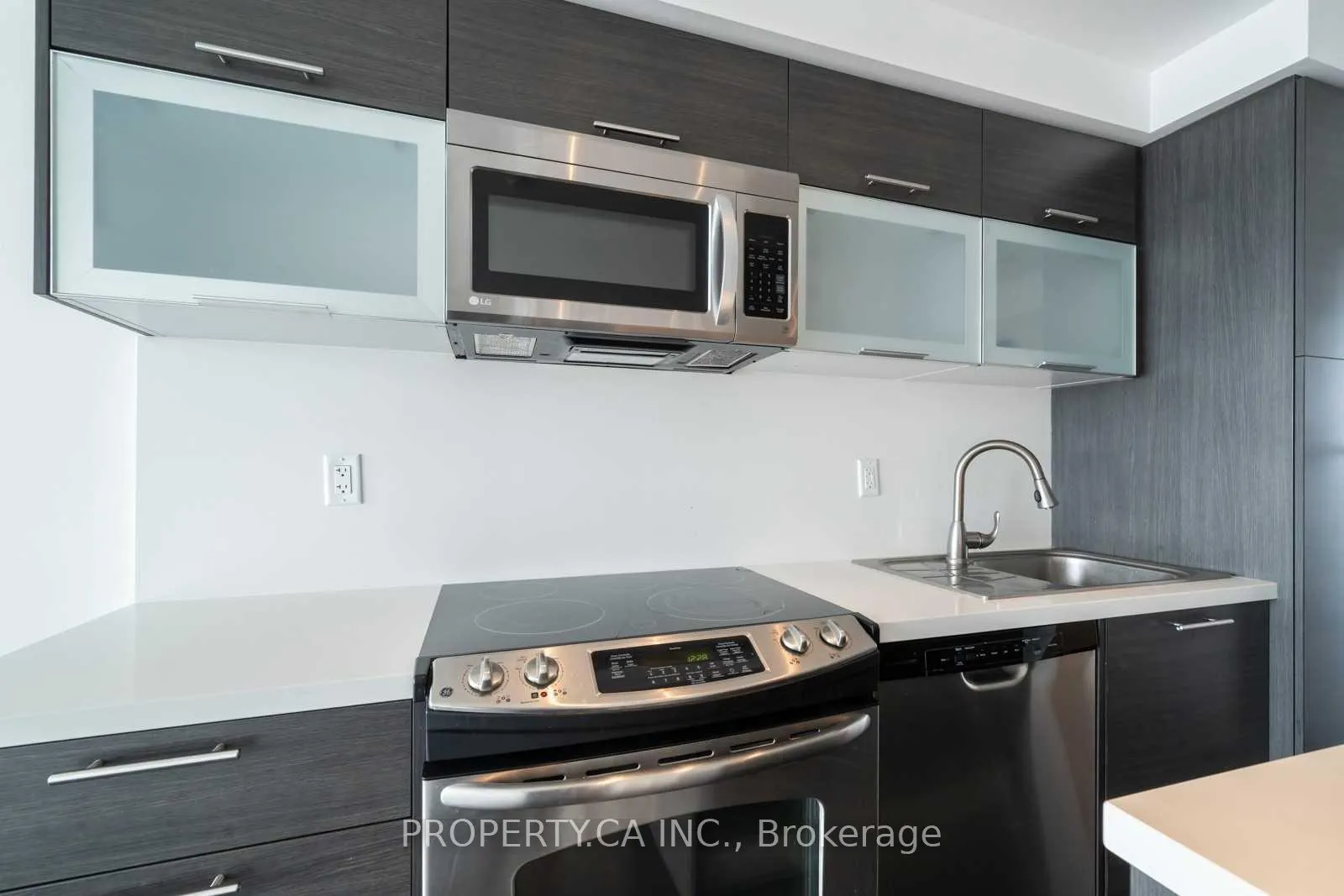 Photo 5 of Unit 4403, 386 Yonge Street, Toronto, Bay Street Corridor — HOMEH