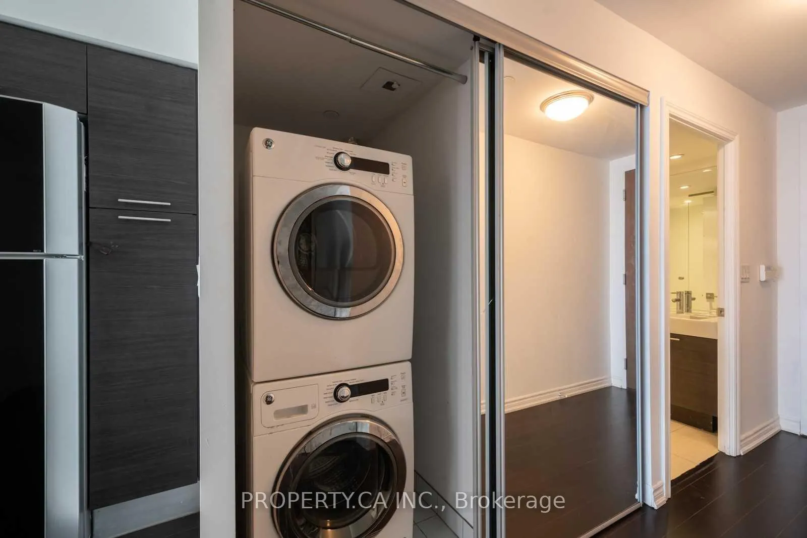 Photo 7 of Unit 4403, 386 Yonge Street, Toronto, Bay Street Corridor — HOMEH