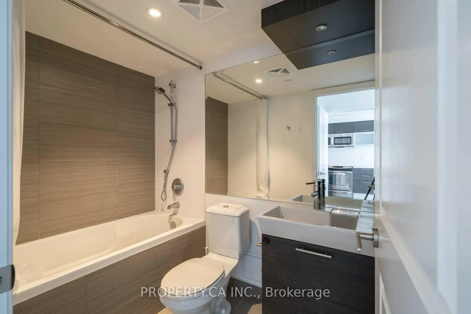 Photo 19 of Unit 4403, 386 Yonge Street, Toronto, Bay Street Corridor — HOMEH