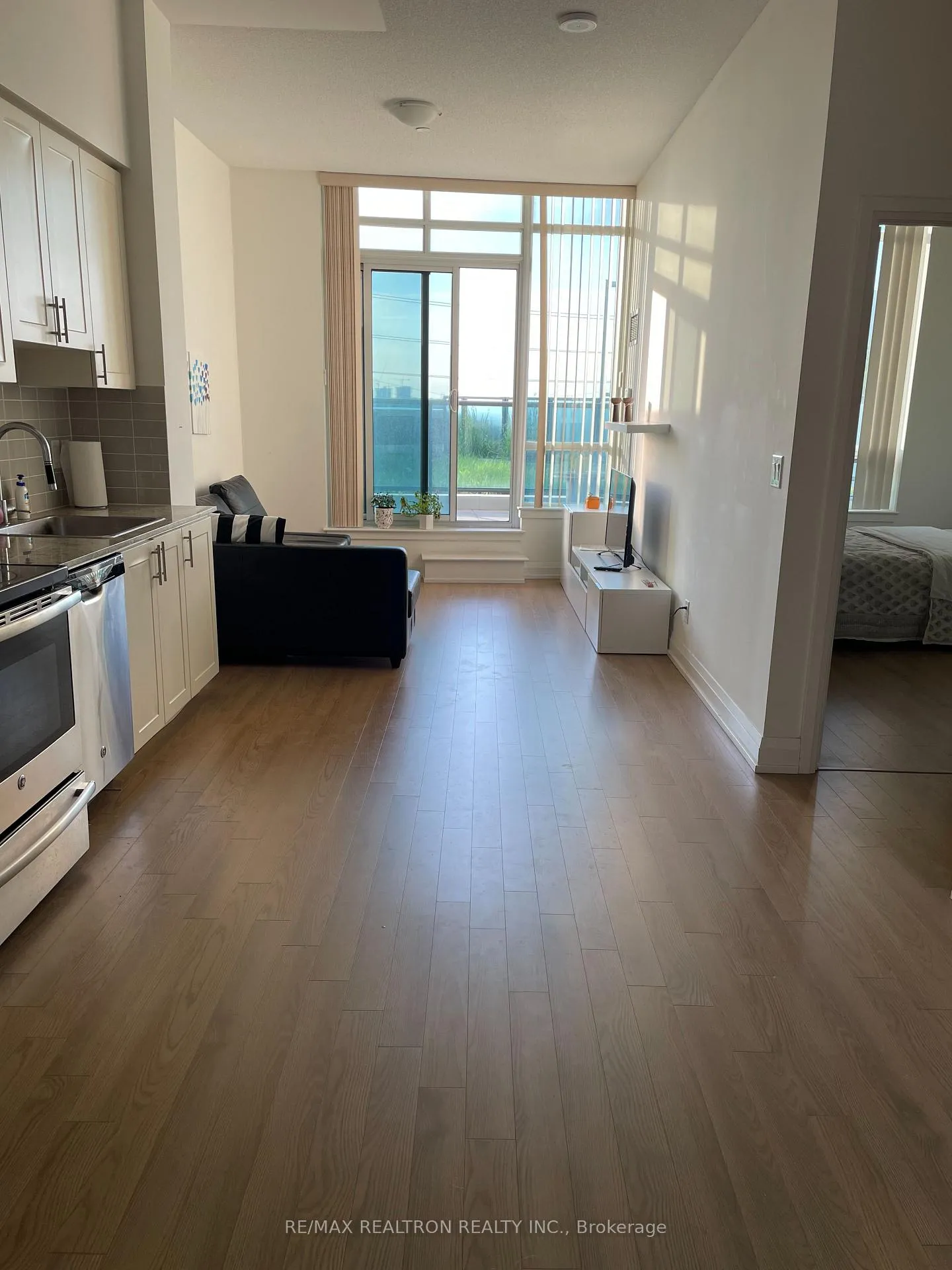 Photo 6 of Unit 322, 7161 Yonge Street, Markham, Grandview — HOMEH