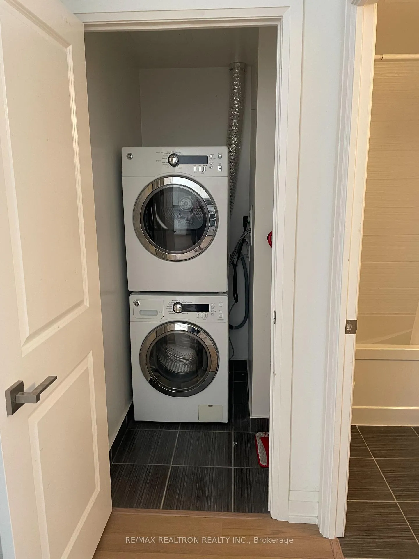 Photo 7 of Unit 322, 7161 Yonge Street, Markham, Grandview — HOMEH