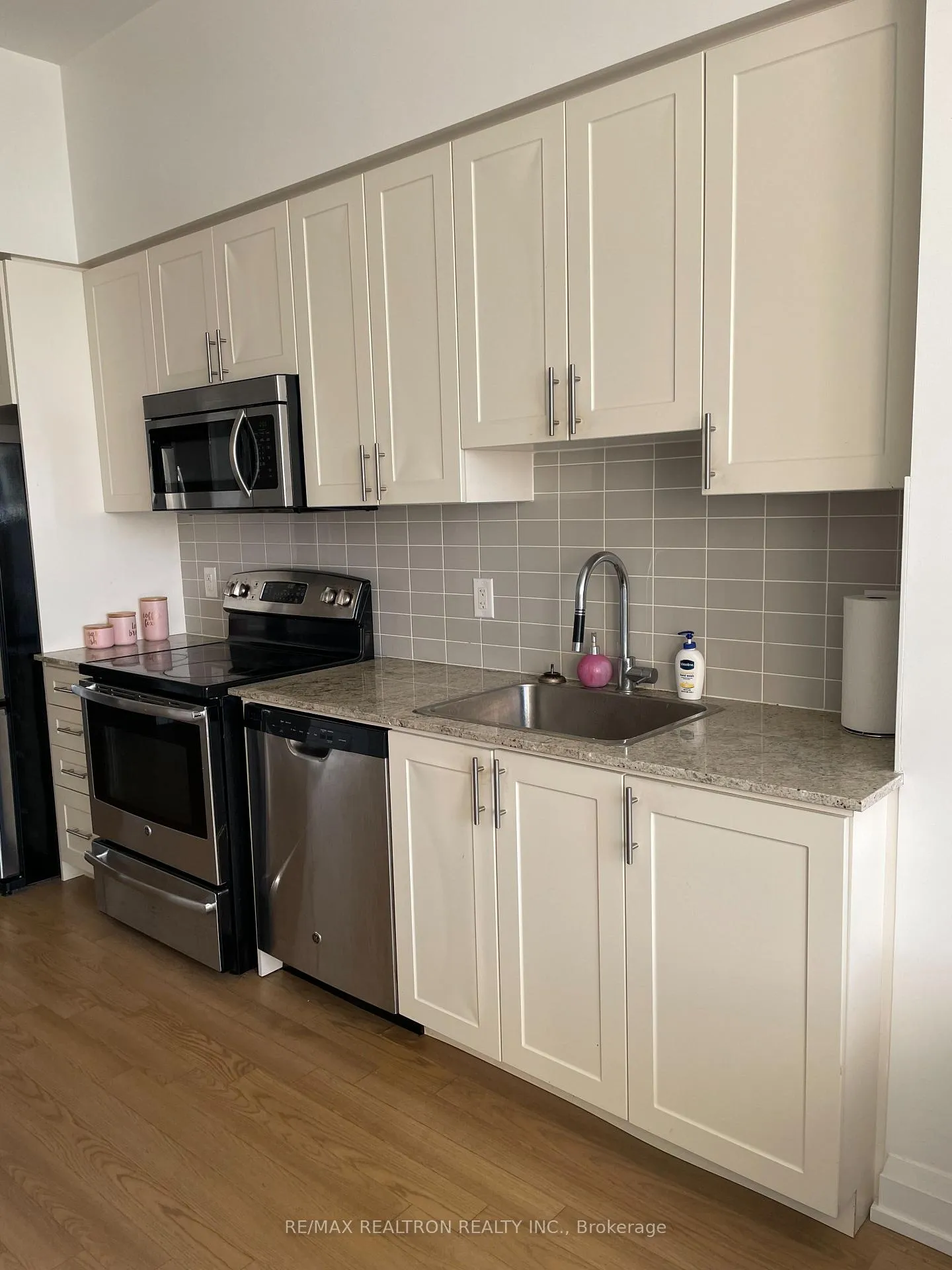 Photo 8 of Unit 322, 7161 Yonge Street, Markham, Grandview — HOMEH