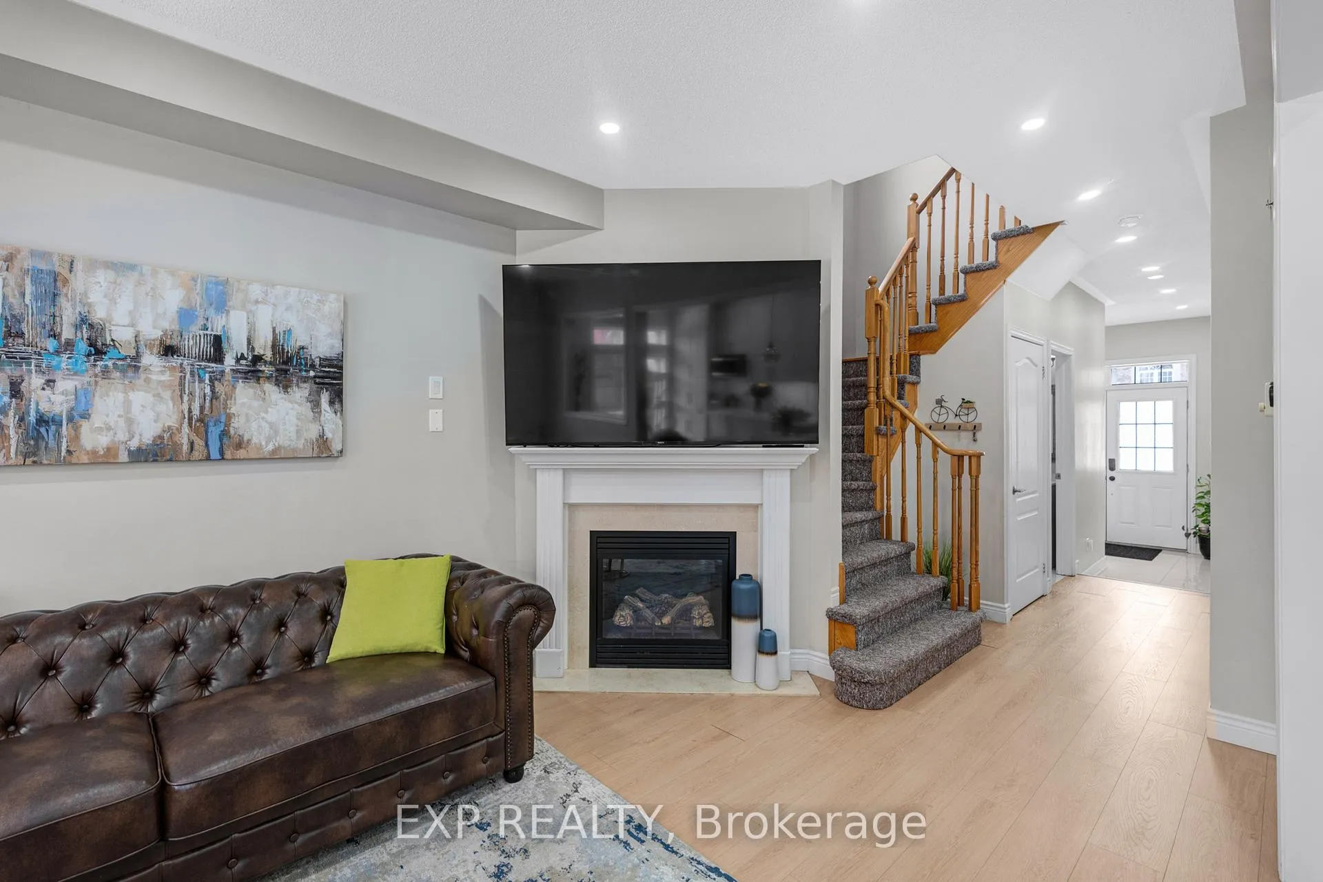 Photo 7 of 565 Foxcroft Boulevard, Newmarket, Stonehaven-Wyndham — HOMEH