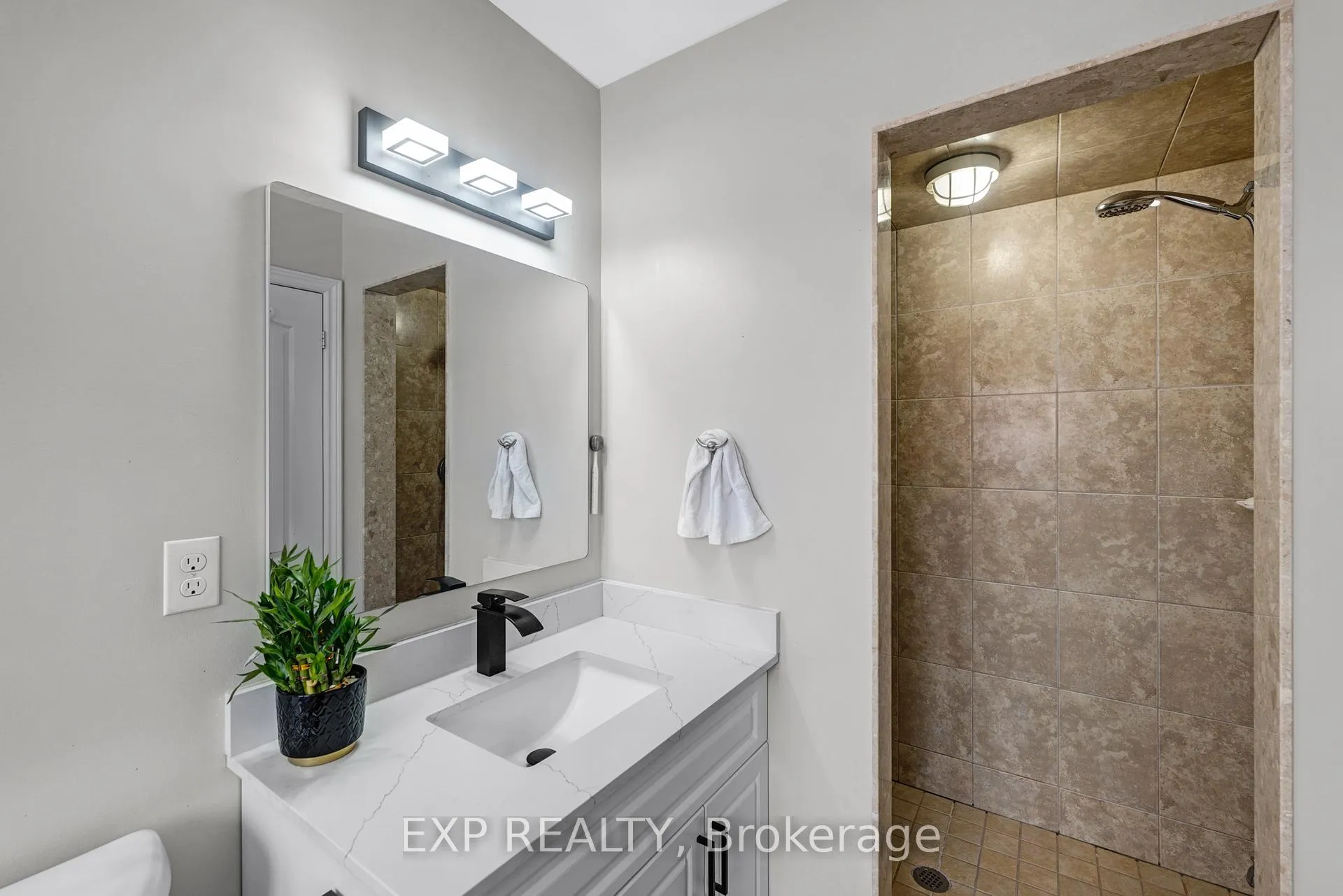 Photo 21 of 565 Foxcroft Boulevard, Newmarket, Stonehaven-Wyndham — HOMEH