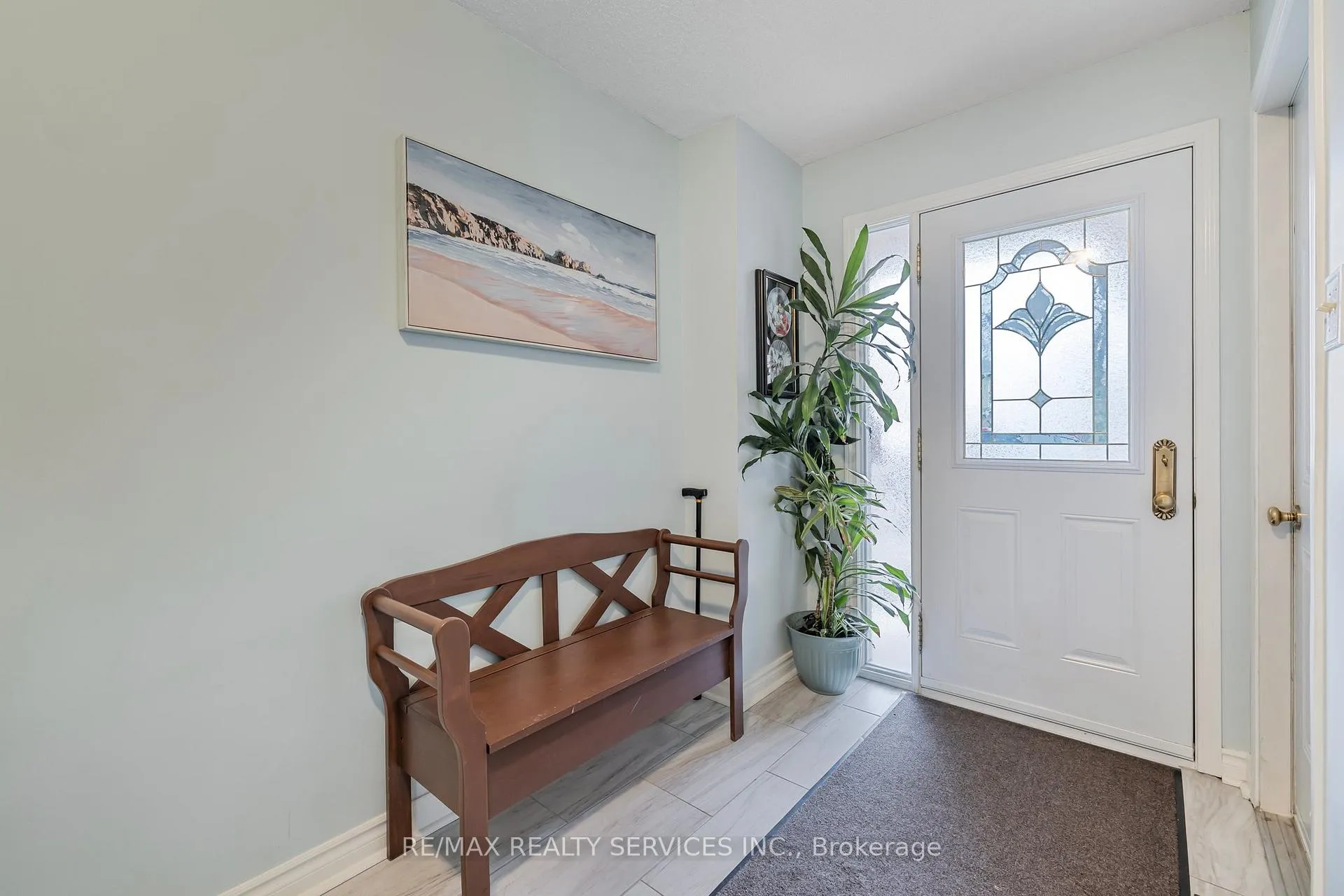 Photo 3 of 40 Crenshaw Court, Brampton, Heart Lake West — HOMEH