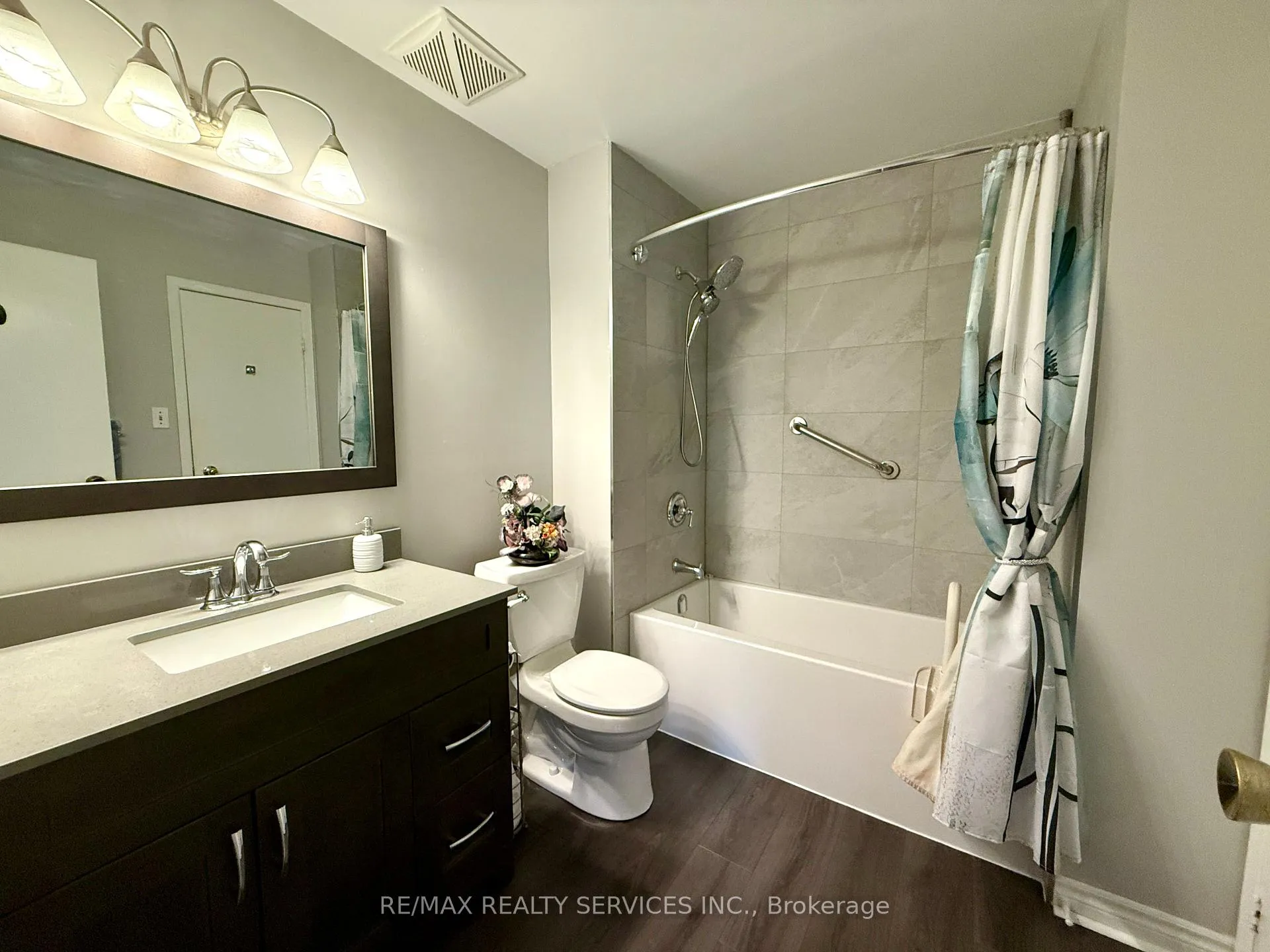 Photo 22 of 40 Crenshaw Court, Brampton, Heart Lake West — HOMEH