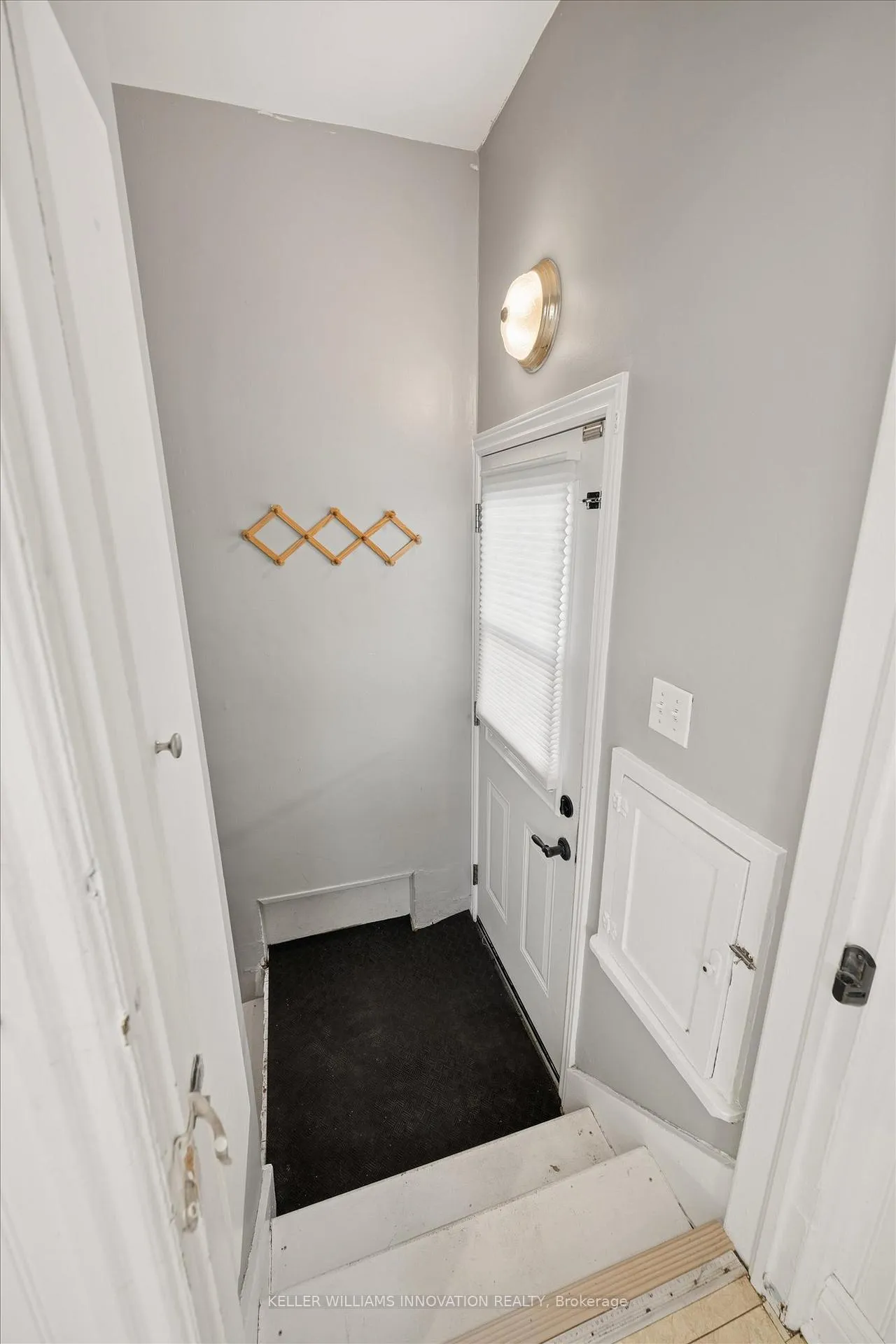 Photo 13 of 12 St Vincent Street, Kitchener — HOMEH