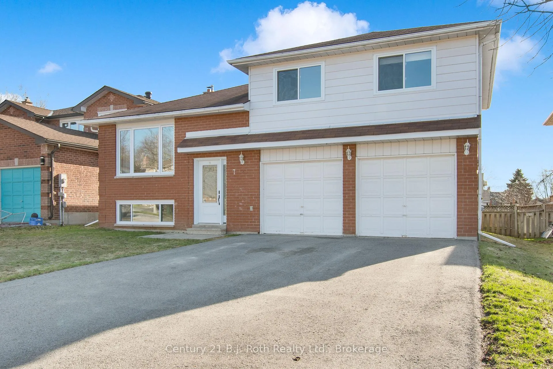 Photo 4 of 7 Carmichael Court, Orillia — HOMEH