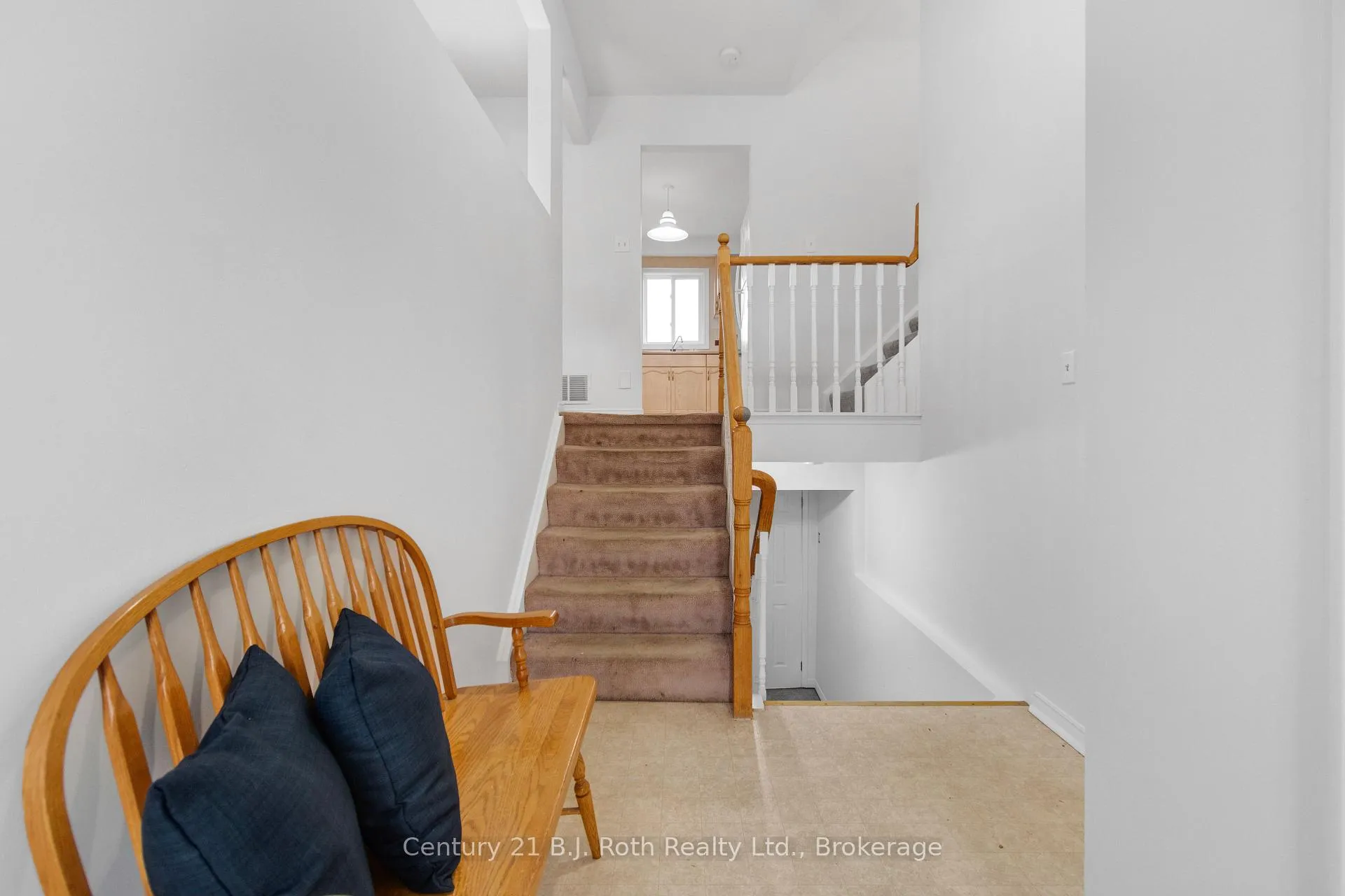Photo 6 of 7 Carmichael Court, Orillia — HOMEH