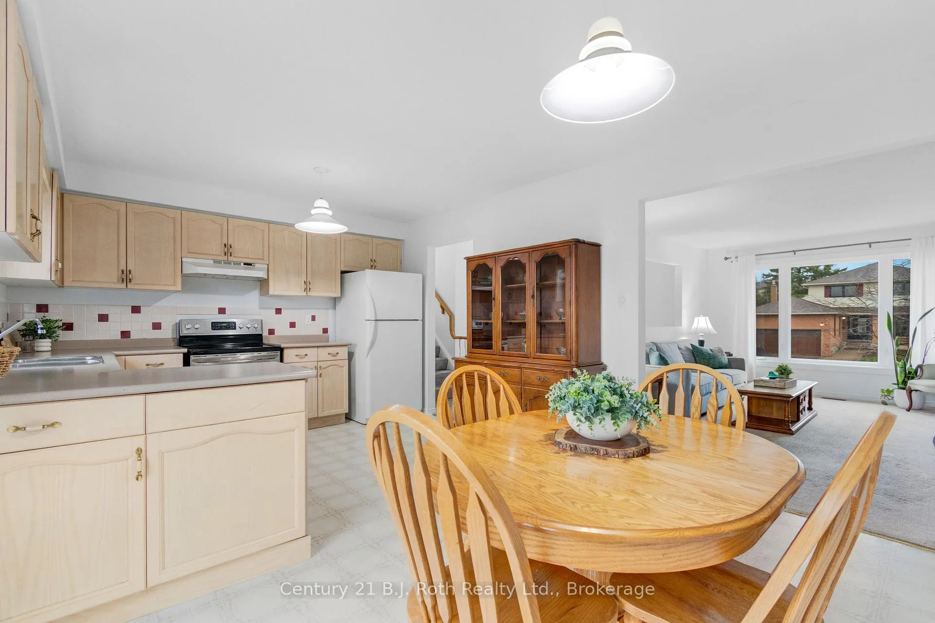 Photo 9 of 7 Carmichael Court, Orillia — HOMEH