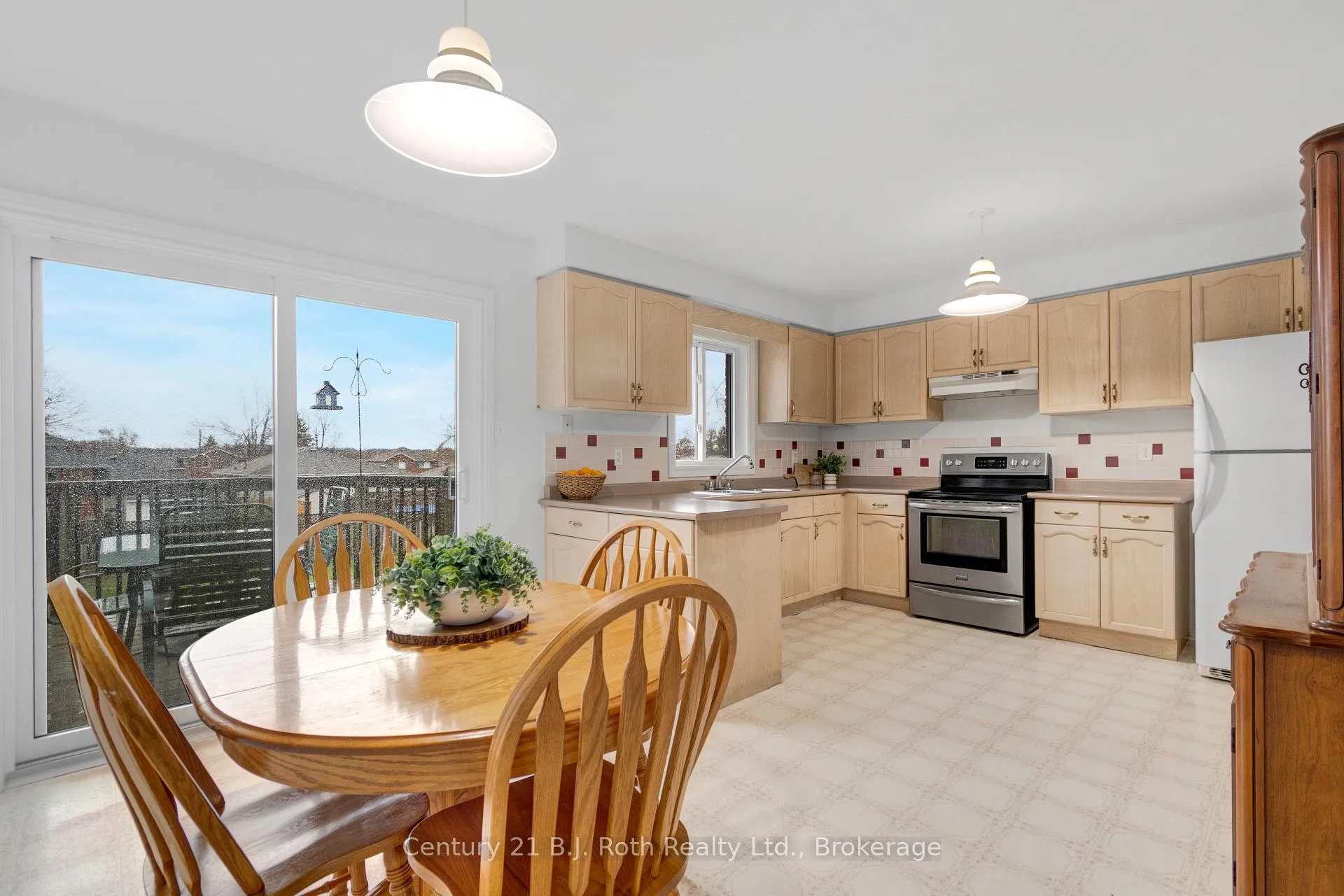 Photo 10 of 7 Carmichael Court, Orillia — HOMEH