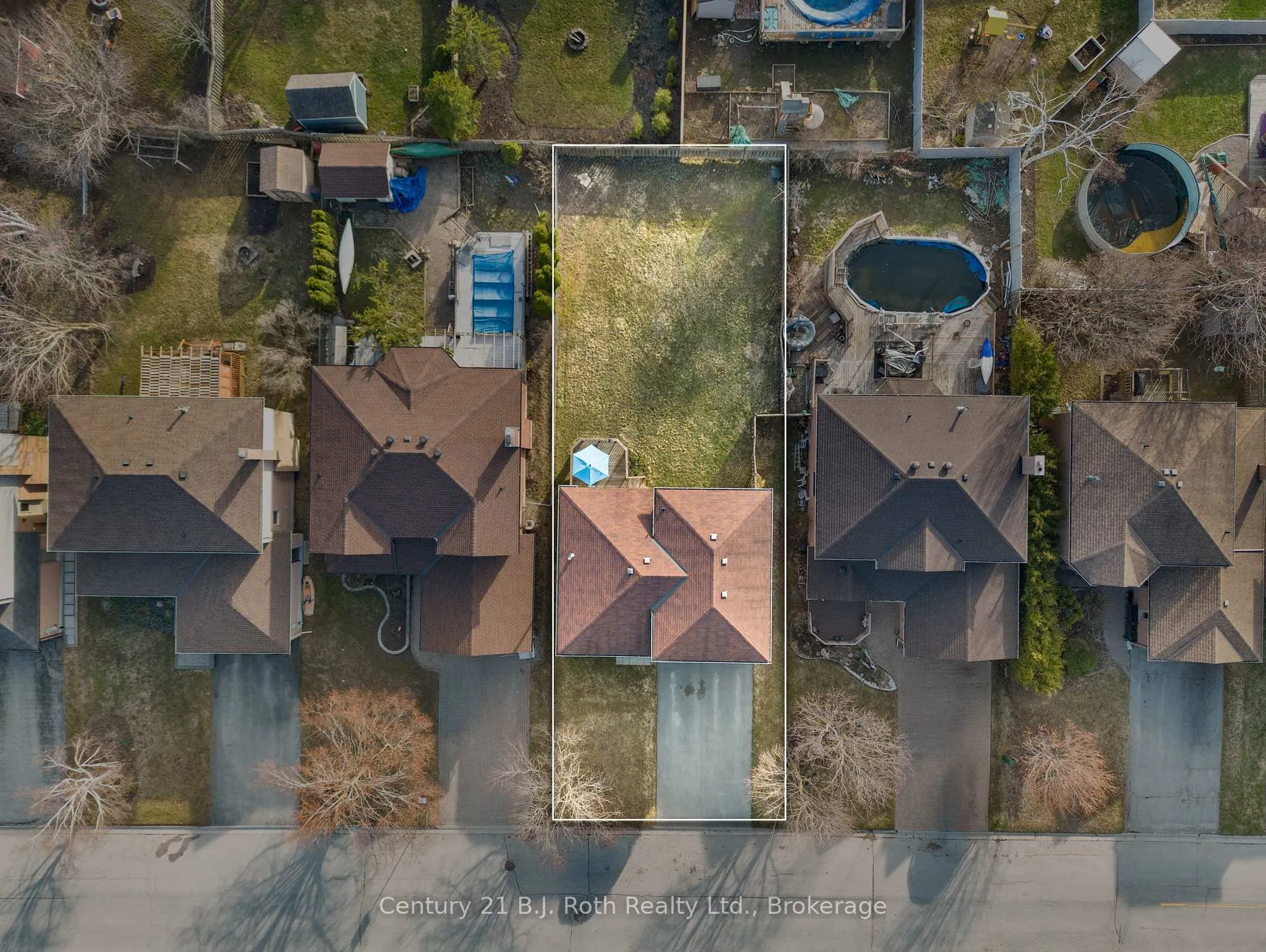 Photo 43 of 7 Carmichael Court, Orillia — HOMEH