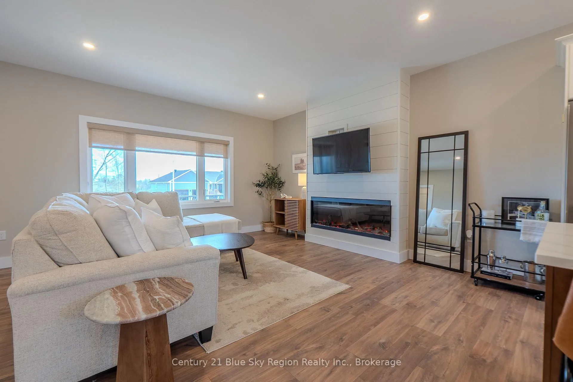 Photo 3 of 14 Evan Place, North Bay, Airport — HOMEH
