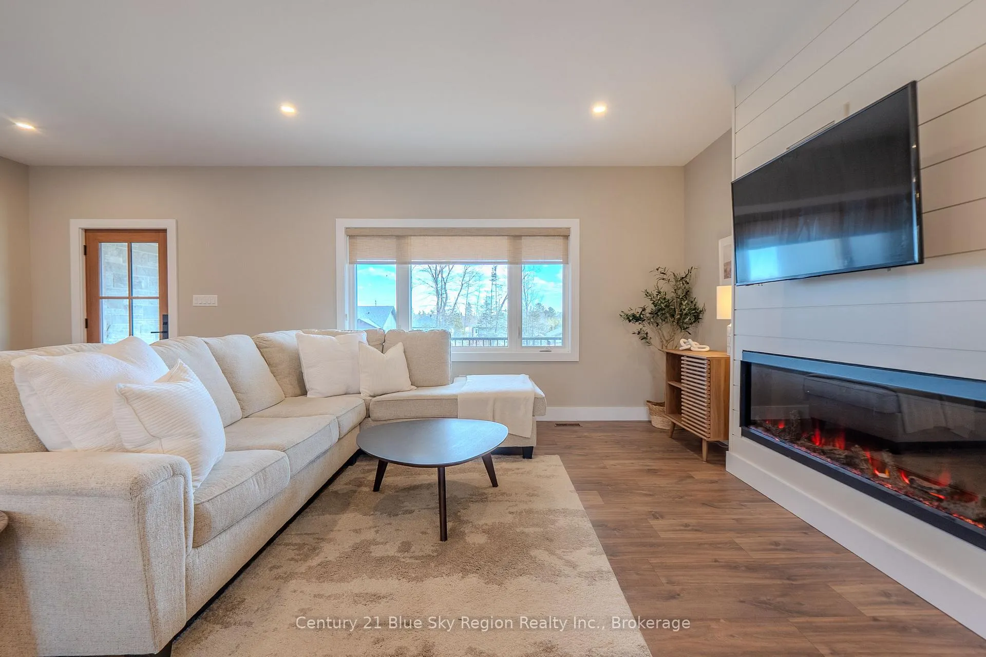 Photo 4 of 14 Evan Place, North Bay, Airport — HOMEH