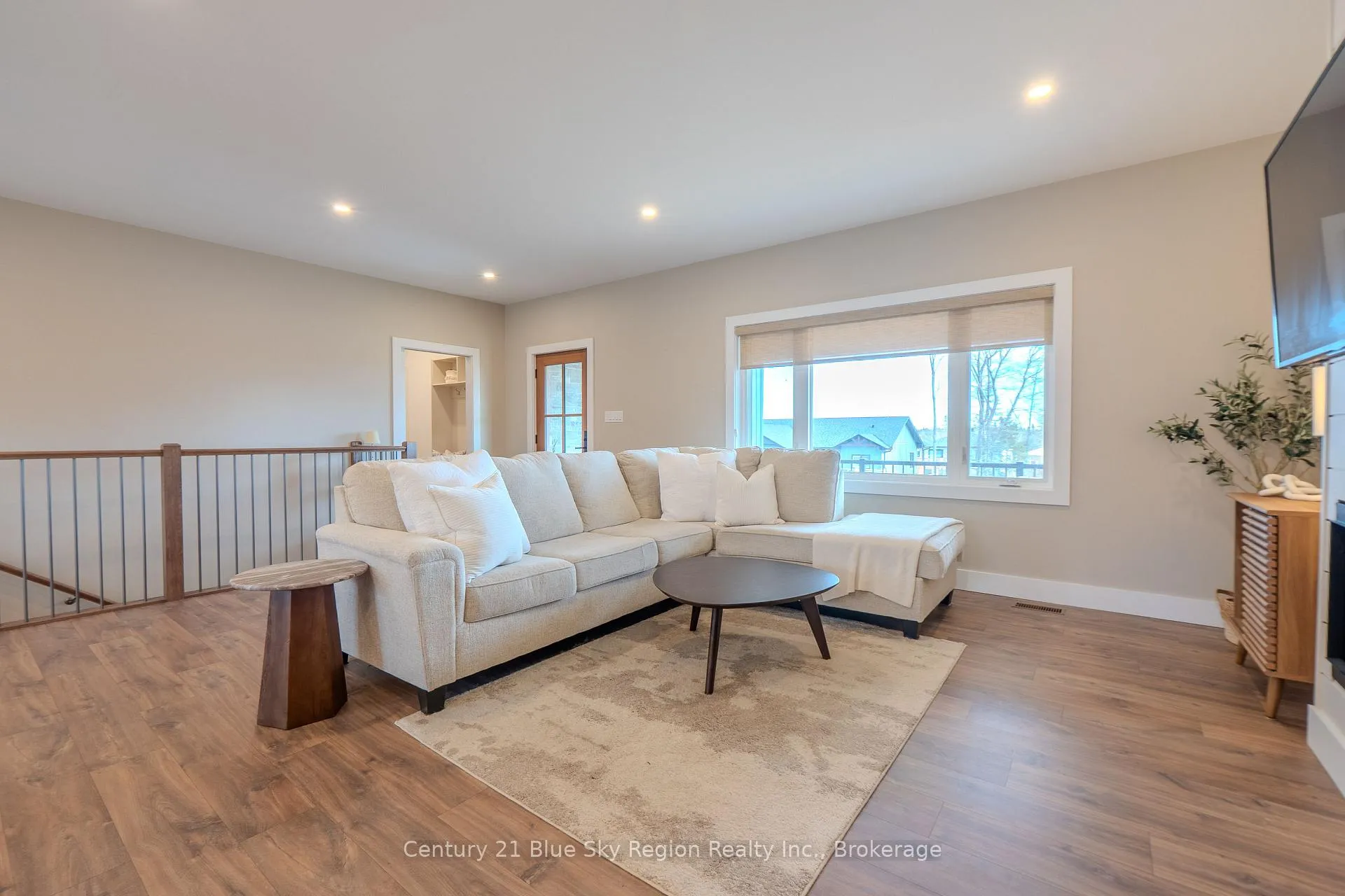 Photo 5 of 14 Evan Place, North Bay, Airport — HOMEH