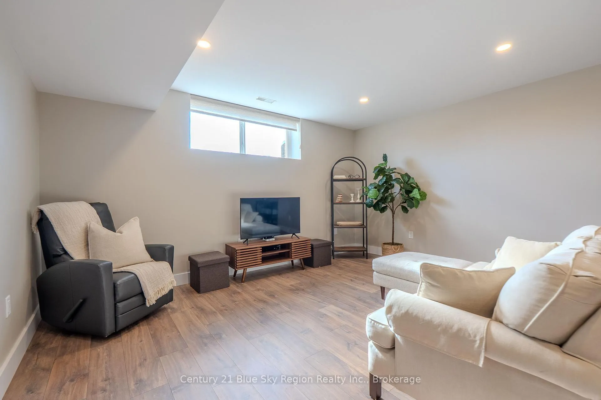 Photo 25 of 14 Evan Place, North Bay, Airport — HOMEH