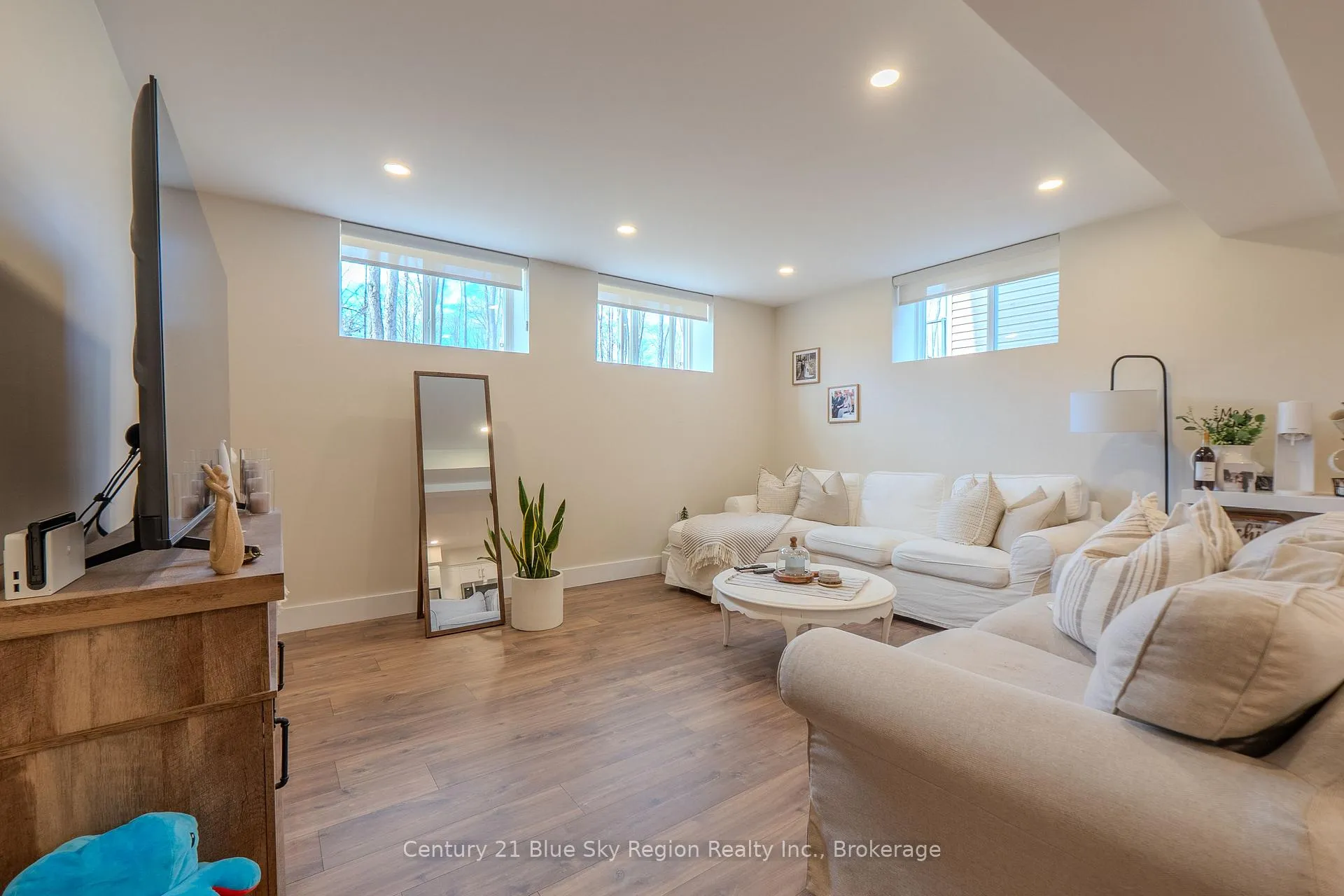 Photo 37 of 14 Evan Place, North Bay, Airport — HOMEH