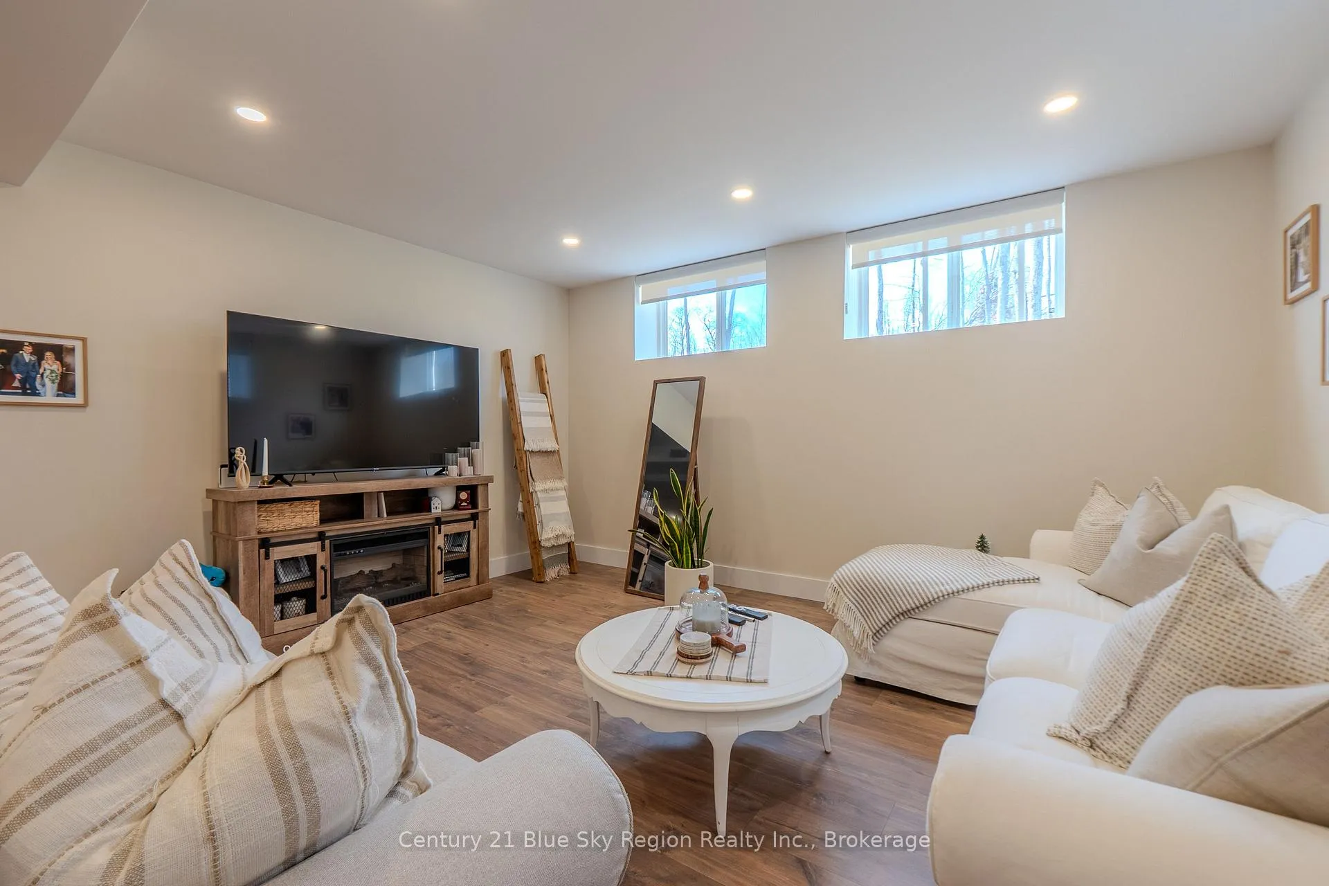 Photo 38 of 14 Evan Place, North Bay, Airport — HOMEH