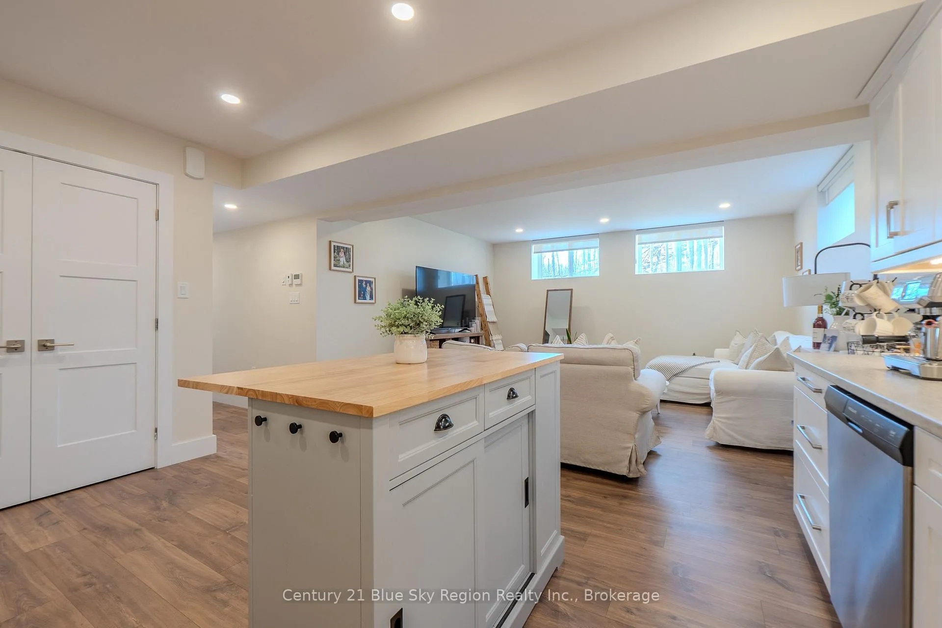 Photo 43 of 14 Evan Place, North Bay, Airport — HOMEH