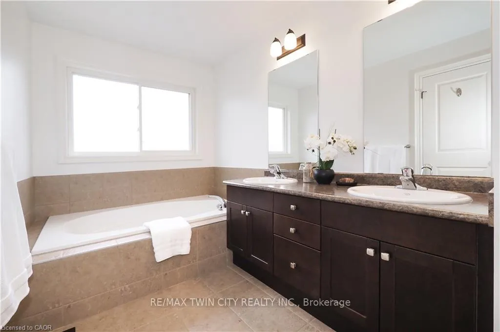Photo 33 of 108 Hunsberger Drive, Wilmot — HOMEH