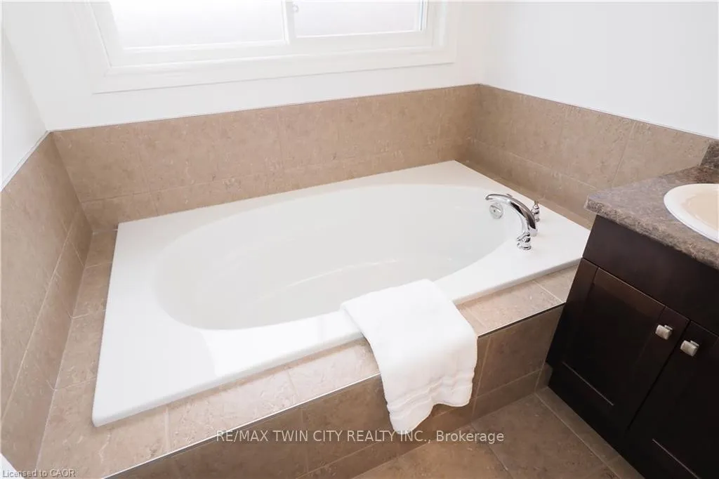 Photo 34 of 108 Hunsberger Drive, Wilmot — HOMEH