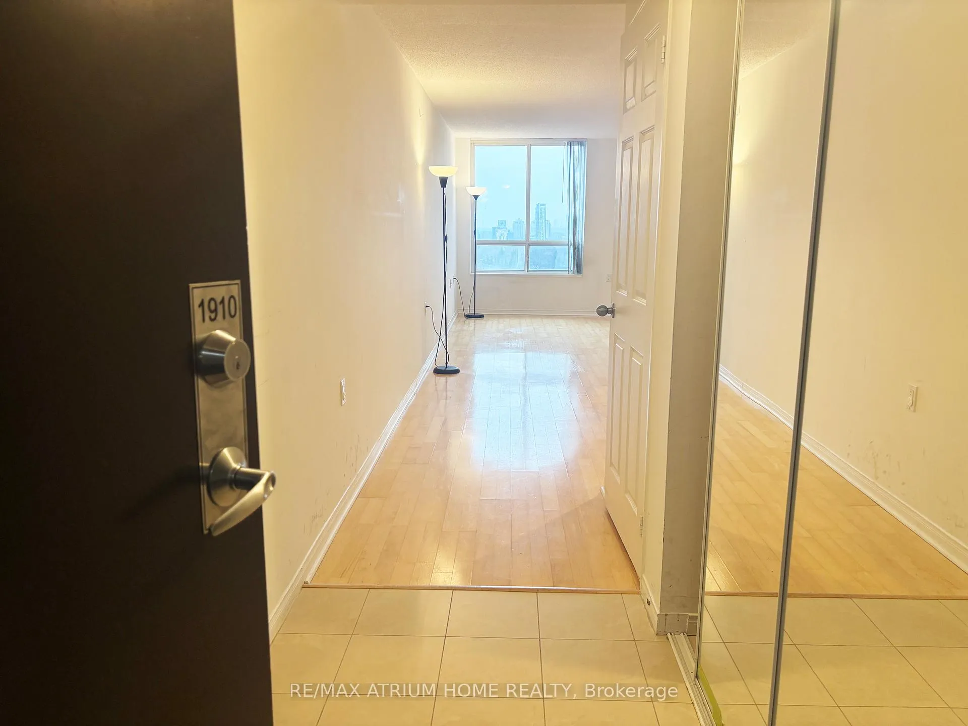 Photo 3 of Unit 1910, 35 Finch Avenue E, North York, Willowdale East — HOMEH
