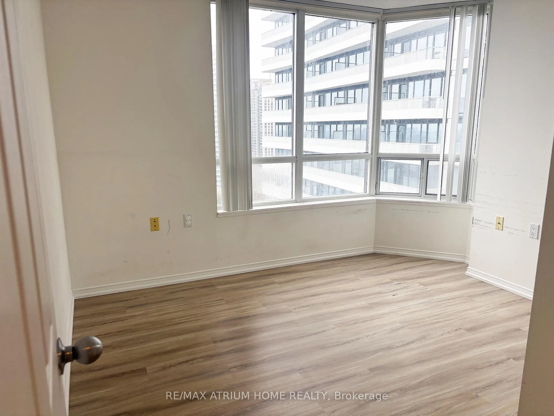 Photo 10 of Unit 1910, 35 Finch Avenue E, North York, Willowdale East — HOMEH