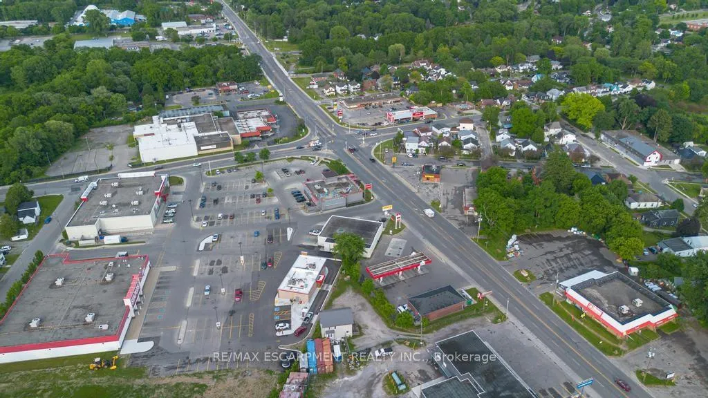 Photo 3 of 11 Elizabeth Road, Norfolk, Simcoe — HOMEH