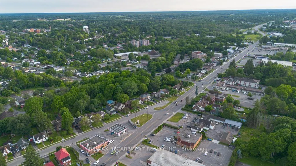 Photo 4 of 11 Elizabeth Road, Norfolk, Simcoe — HOMEH