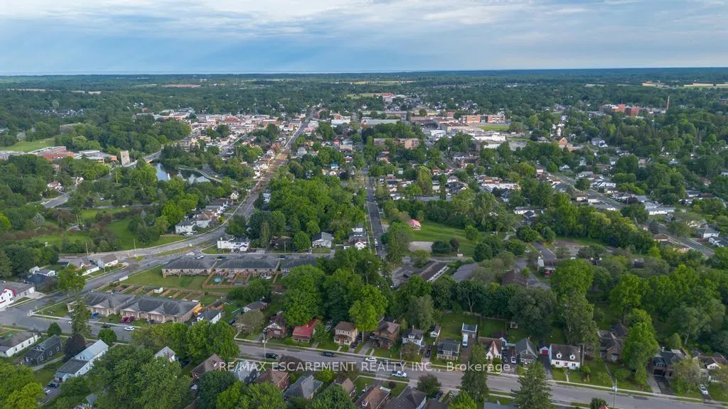 Photo 5 of 11 Elizabeth Road, Norfolk, Simcoe — HOMEH
