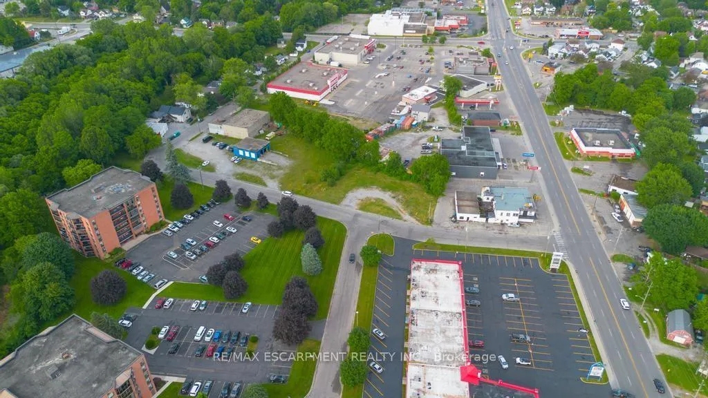 Photo 8 of 11 Elizabeth Road, Norfolk, Simcoe — HOMEH