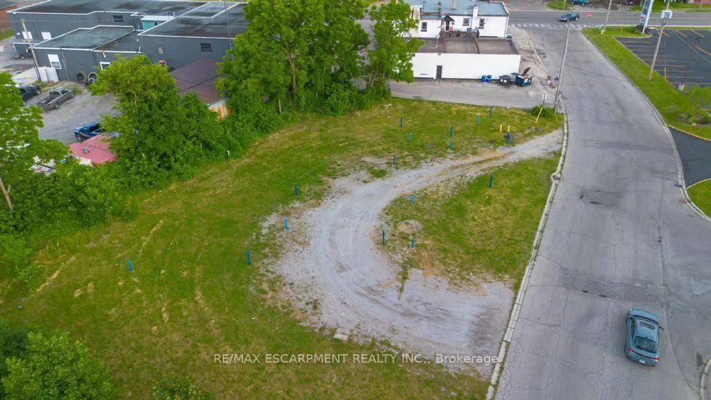 Photo 12 of 11 Elizabeth Road, Norfolk, Simcoe — HOMEH