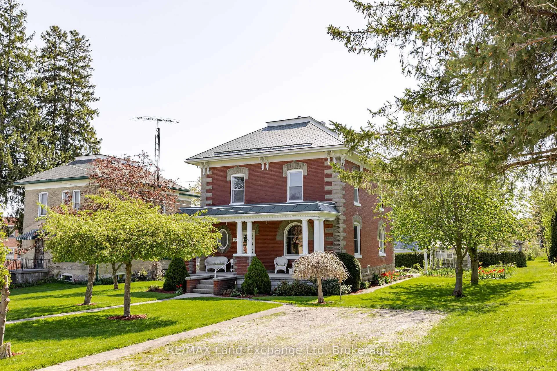 Front of 484 Queen Street