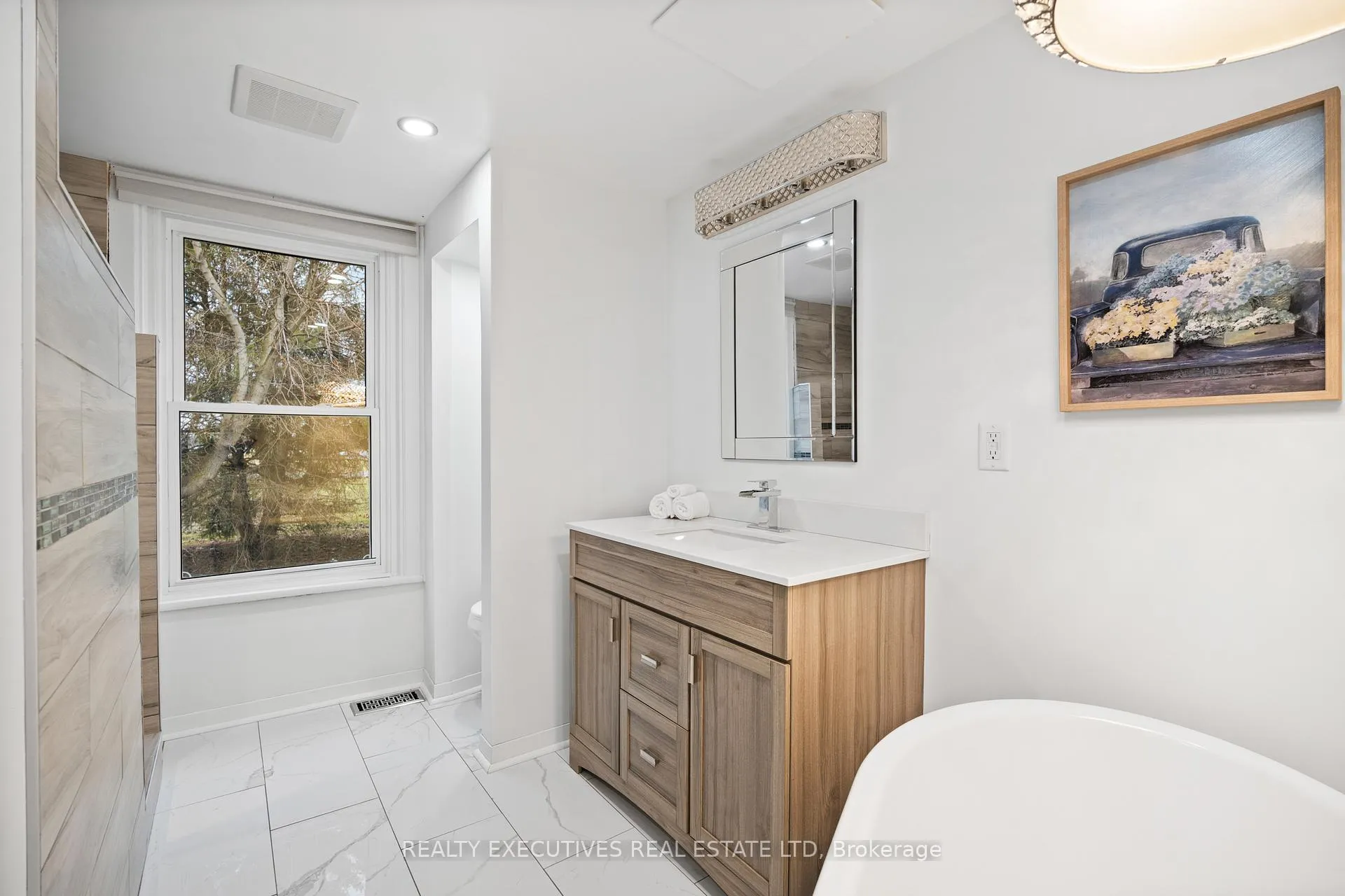 Photo 8 of 416 Main Street, North Dundas, Winchester — HOMEH
