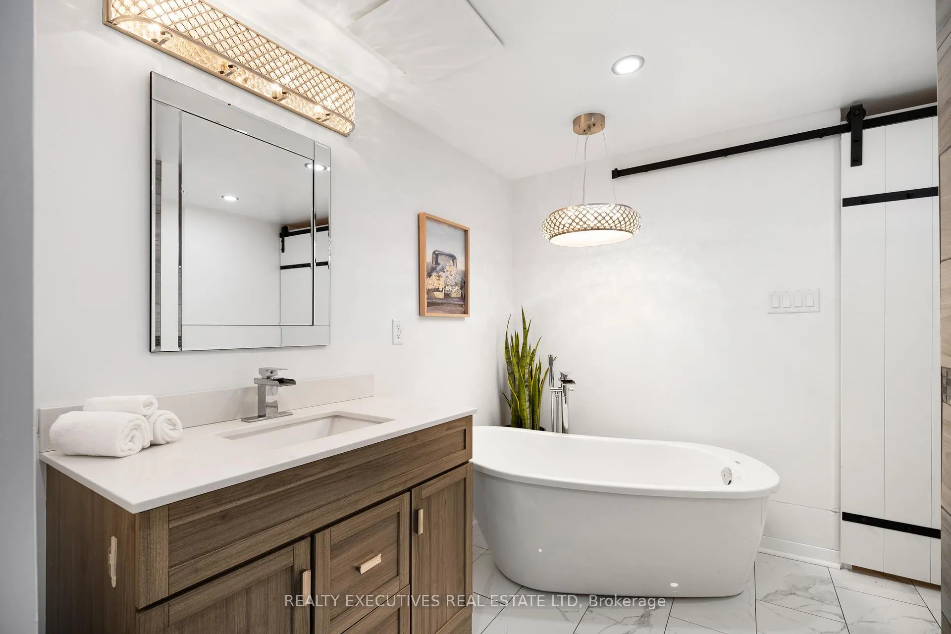 Photo 10 of 416 Main Street, North Dundas, Winchester — HOMEH