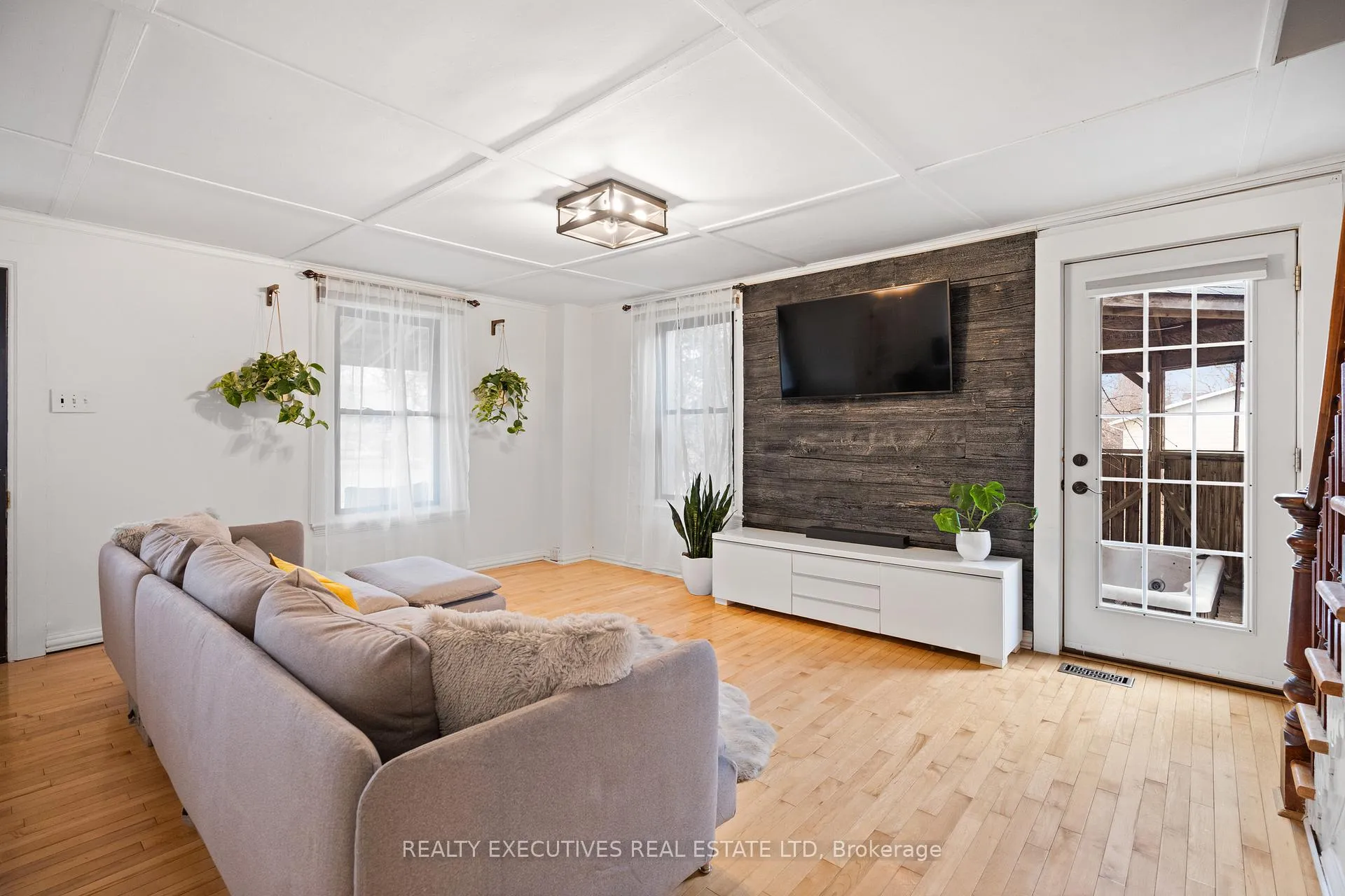 Photo 11 of 416 Main Street, North Dundas, Winchester — HOMEH