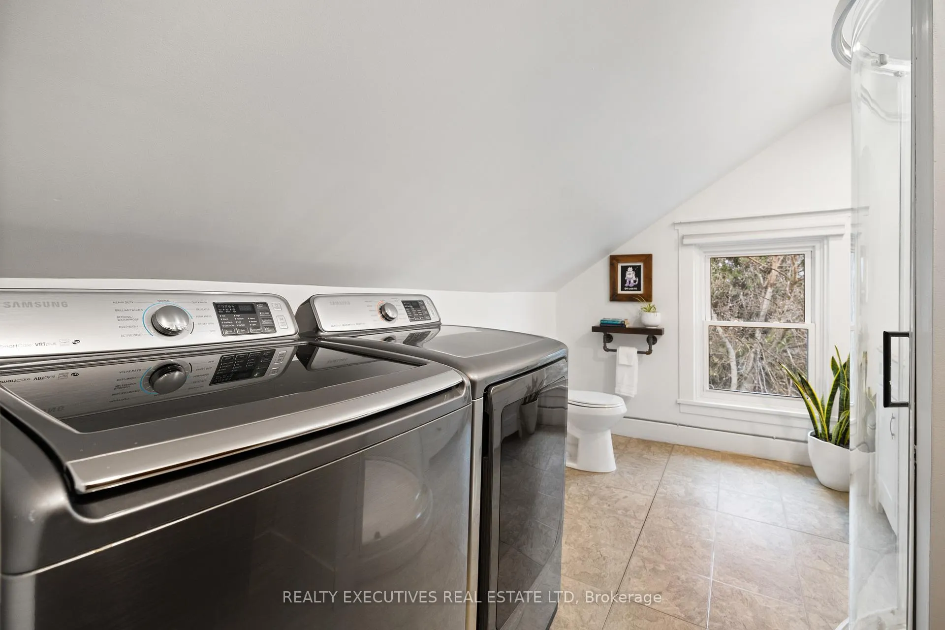 Photo 16 of 416 Main Street, North Dundas, Winchester — HOMEH
