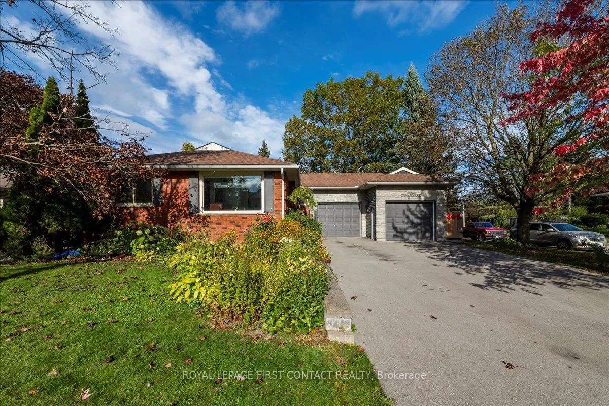Photo 4 of 32 Springhome Road, Barrie, Allandale Heights — HOMEH