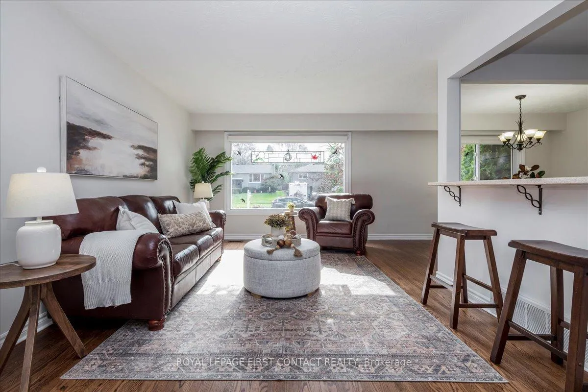 Photo 6 of 32 Springhome Road, Barrie, Allandale Heights — HOMEH