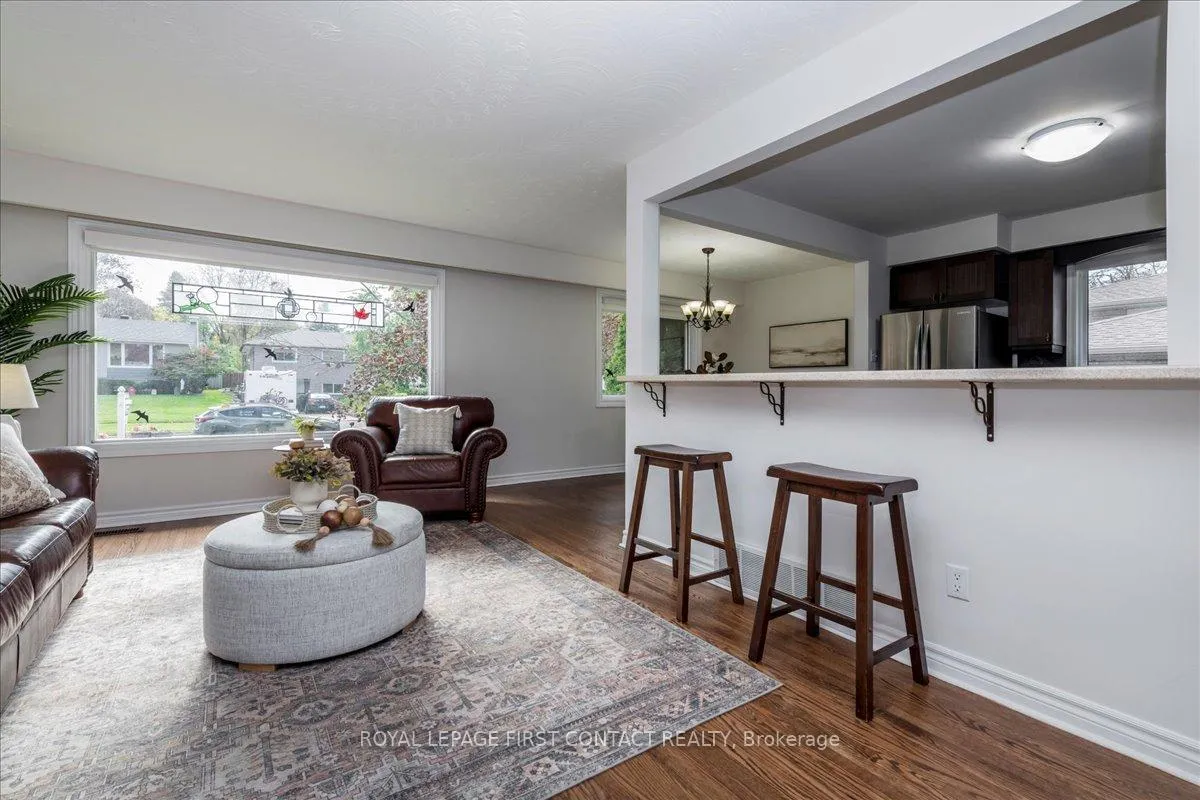Photo 7 of 32 Springhome Road, Barrie, Allandale Heights — HOMEH