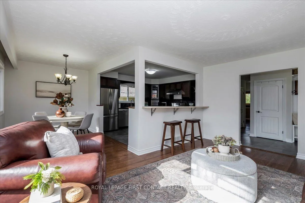 Photo 9 of 32 Springhome Road, Barrie, Allandale Heights — HOMEH
