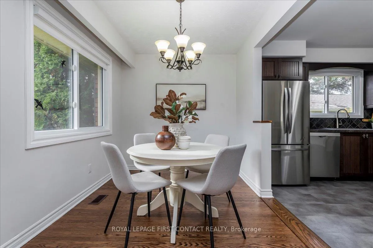 Photo 10 of 32 Springhome Road, Barrie, Allandale Heights — HOMEH