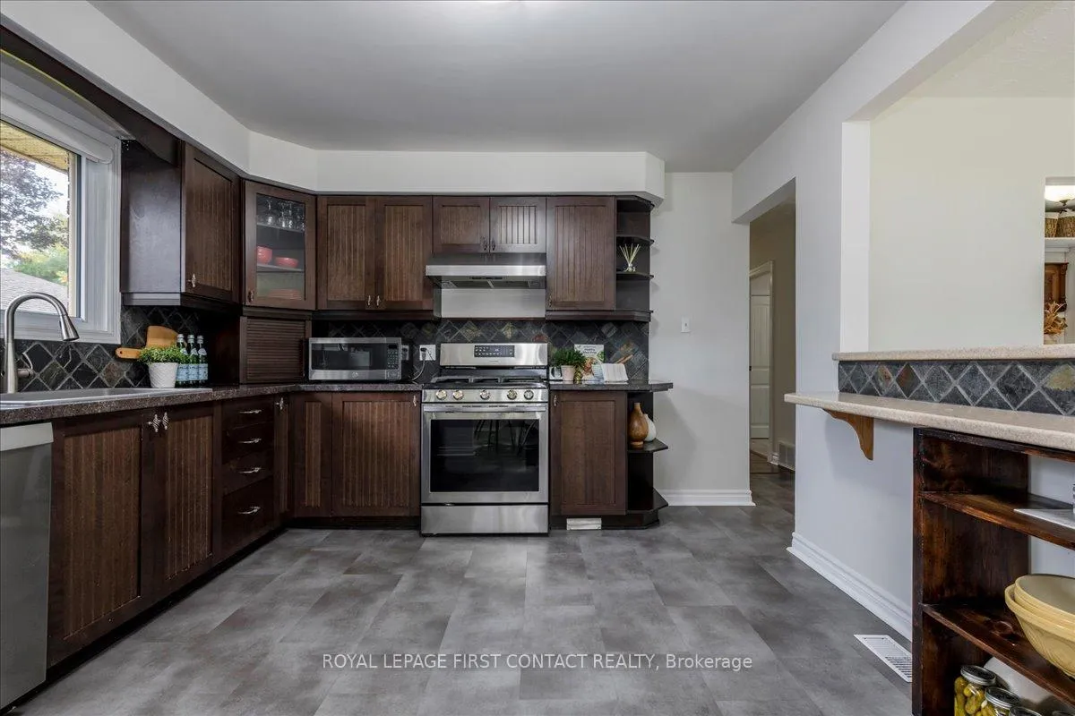 Photo 14 of 32 Springhome Road, Barrie, Allandale Heights — HOMEH