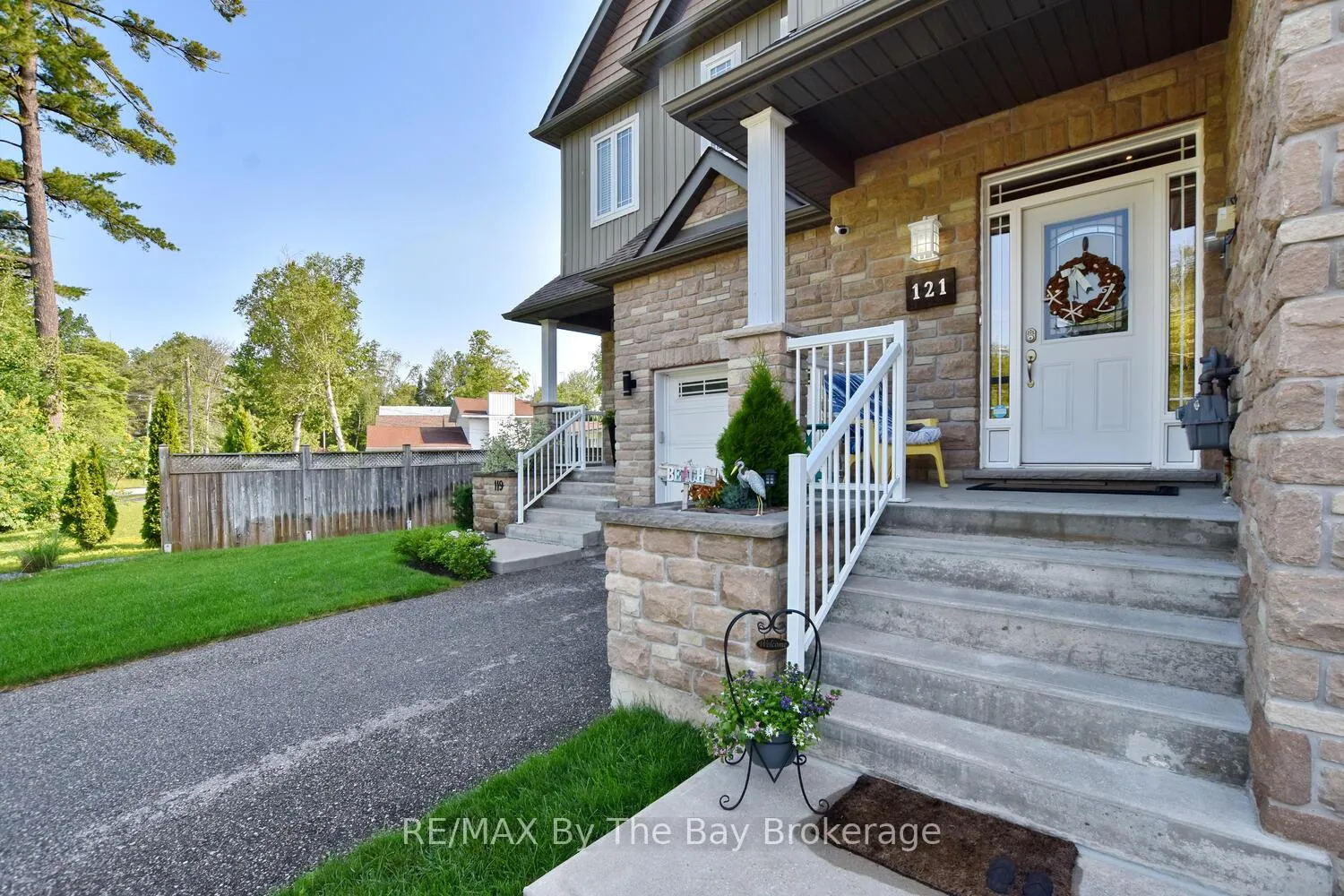 Photo 2 of 121 45th Street N, Wasaga Beach — HOMEH