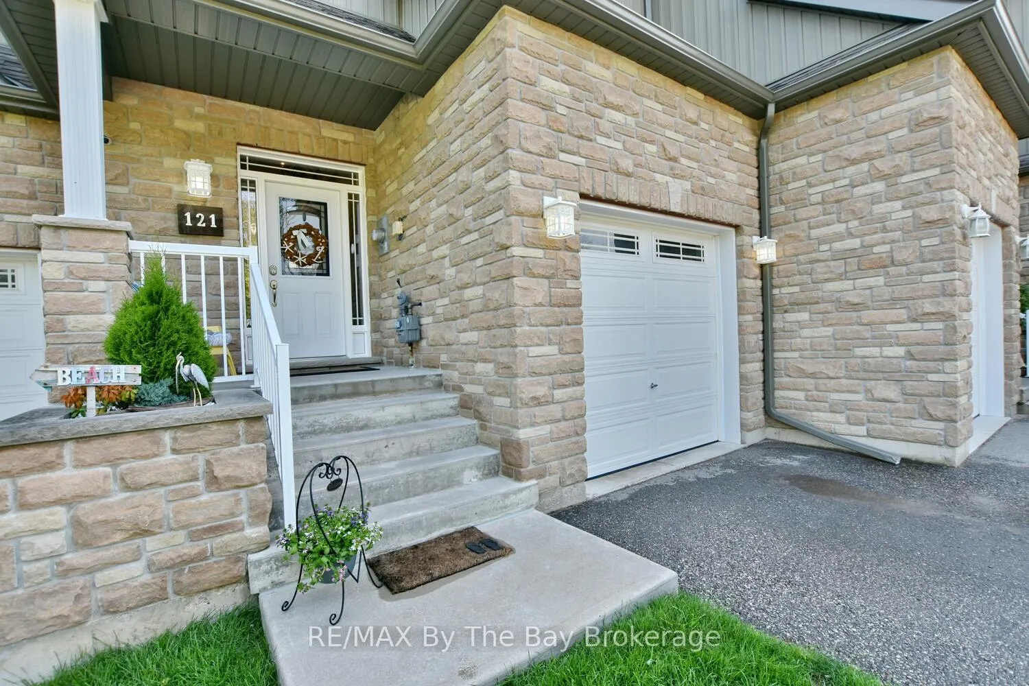Photo 8 of 121 45th Street N, Wasaga Beach — HOMEH